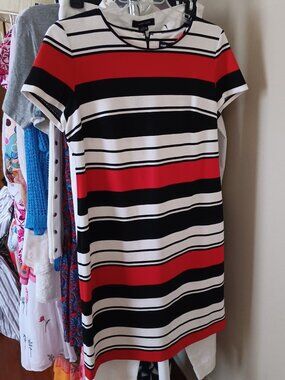 NWT Karl Lagerfeld Paris Red Black White Knit Short Sleeve Dress Size 6